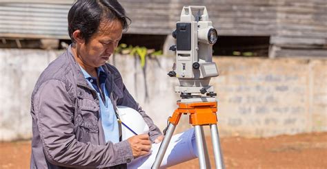 Manila, National Capital Region 82 land surveyor near you .